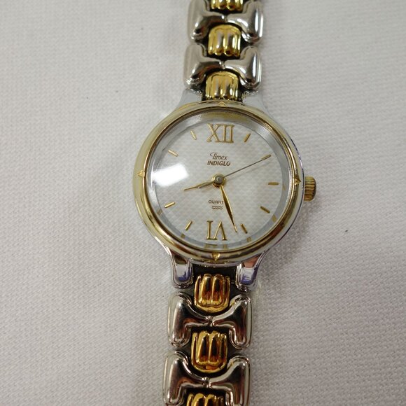 Classic Timex Indiglo Women's Two Tone Bracelet Quartz Watch New Battery - Picture 5 of 10